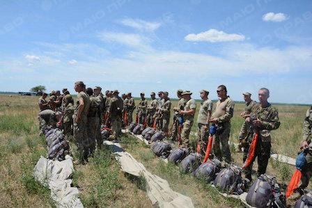 Свежие новости: Николаевские десантники осуществили прыжки с парашютом