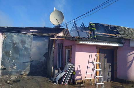 Свежие новости: В Березанском районе пожарные потушили загоревшийся гараж и спасли 40 поросят