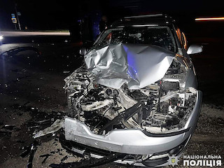 Свежие новости: Поліцейські встановлюють обставини ДТП на Миколаївщині, в якій постраждав їх колега разом з сім'єю