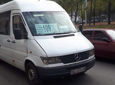 Свежие новости: В Украине на маршруте водитель ездит в защитной капсуле. ФОТО