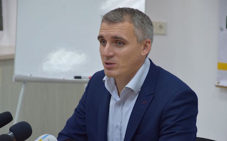 Свежие новости: ВИДЕО: Сенкевич заявил, что «скидываться» на аэропорт всей областью — неправильно