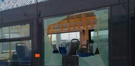 Свежие новости: В Киеве дети забросали камнями трамвай, разбив стекло