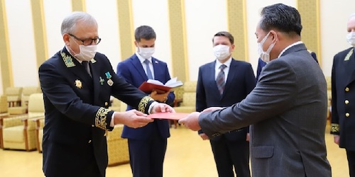 Фото новости: Путин наградил Ким Чен Ына медалью в честь Дня Победы Свежие новости: Путин наградил Ким Чен Ына медалью в честь Дня Победы