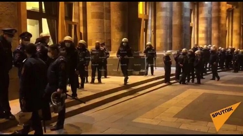 Свежие новости: Армяне снова вышли на акцию с требованием объявить недействительным соглашение о Карабахе