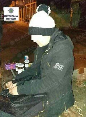 Свежие новости: Жительница Николаева украла из магазина продуктов на 700 гривен и пошла на остановку – ее догнали патрульные