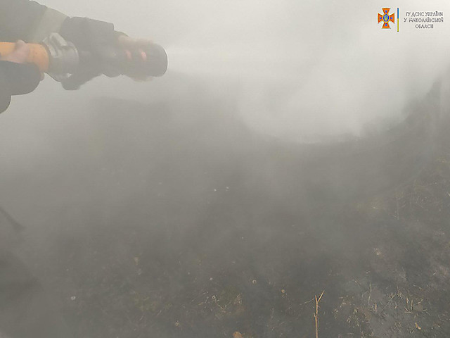 Свежие новости: В Новой Одессе во дворе частного дома подожгли автомобильные покрышки