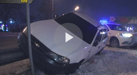 Свежие новости: В Киеве из-за ДТП машина вылетела в отбойник