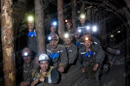 Свежие новости: Более 400 шахтеров остались под землей с требованием повысить зарплату