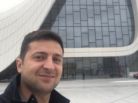 Свежие новости: У Зеленского призывают установить мировой рекорд селфи на фоне избирательных участков