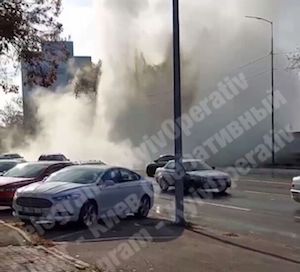 Свежие новости: В Киеве столб горячей воды поднимался на высоту 7 метров