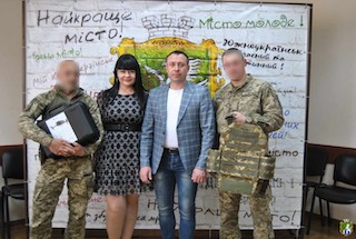 Свежие новости: Представники Южноукраїнської міської ради передали допомогу військовим