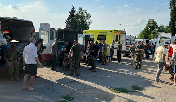 Фото новости: Опубліковані фото та відео з поверненими з полону захисниками «Азовсталі» Свежие новости: Опубліковані фото та відео з поверненими з полону захисниками «Азовсталі»