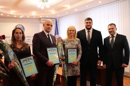 Свежие новости: Алексей Савченко вручил сертификаты на жилье трем сотрудникам главного управления ДФС Украины