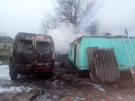 Свежие новости: На Николаевщине огонь перекинулся с автомобиля на летнюю кухню