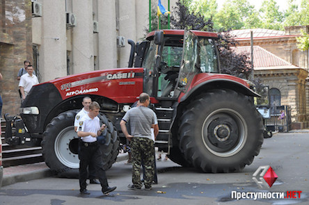 Свежие новости: «Трактора и шины», – в Николаеве у областной налоговой проходит акция протеста