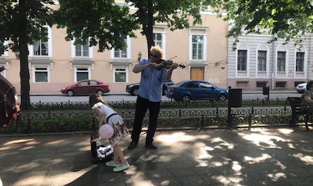 Свежие новости: В Одессе известный скрипач притворился уличным музыкантом и собрал 95 гривен