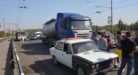 Свежие новости: ФОТО: На Ингульском мосту столкнулись «Жигули» и «Скания»