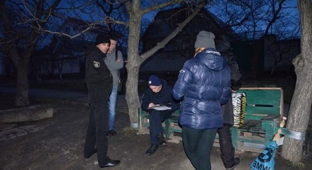 Свежие новости: В Николаеве женщина упала под колеса автомобиля и доказывала водителю, что он ее сбил