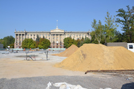 Свежие новости: В Николаеве на Соборной площади в День города помимо фонтанов не будет скамеек, фонарей и деревьев в кадках