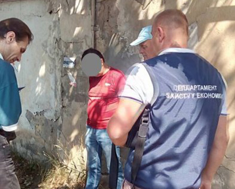 Свежие новости: В Николаеве на взятке 4 тысячи гривен поймали чиновника «Укрпочты»