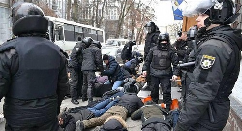 Свежие новости: Руководитель полиции Киева извинился за слова полицейского «Ложись, Бандера!»