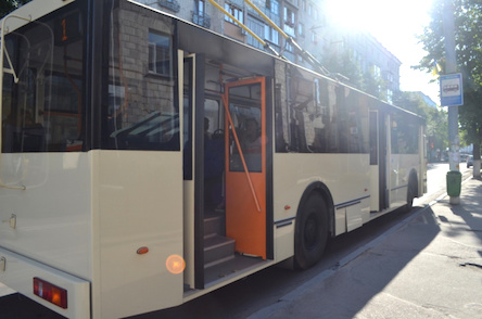 Свежие новости: Три депутата горсовета сомневаются, что надо вести линию троллейбуса на Намыв – якобы он помешает пляжникам