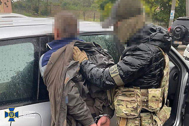 Фото новости: В Україні затримали дев’ятьох торговців “трофейною” зброєю Свежие новости: В Україні затримали дев’ятьох торговців “трофейною” зброєю
