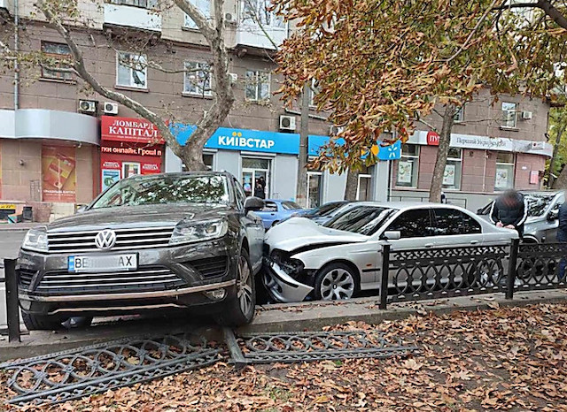 Свежие новости: В центре Николаева на проспекте столкнулись четыре автомобиля