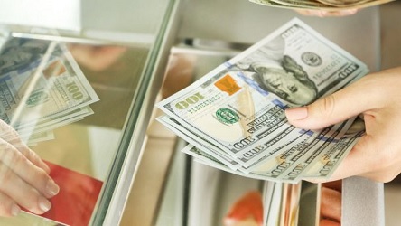 Свежие новости: Доллар на межбанке упал до 23,55 грн/$