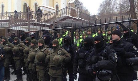 Свежие новости: ВИДЕО: Труханова атаковали активисты возле суда