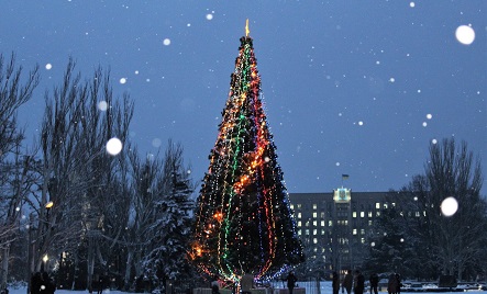 Свежие новости: ВИДЕО: В Николаеве начали заливать каток на главной площади города
