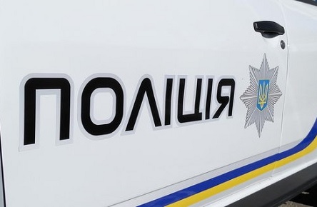 Свежие новости: В Киеве пьяная работница МВД вместе с мужем пыталась выбить дверь в квартиру женщины и напала на патрульных