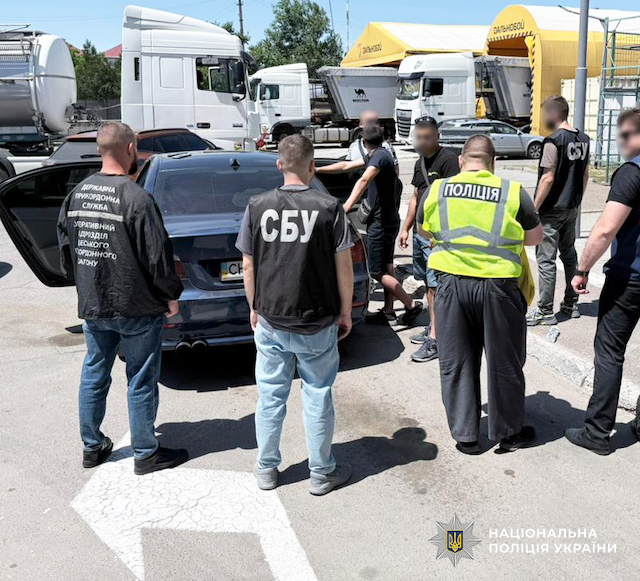 Свежие новости: У Миколаївському районі поліцейські затримали чоловіка за продаж товарів гуманітарної допомоги