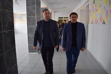 Свежие новости: Евгений Шевченко ознакомился с ходом образовательной и медицинской реформ в Новой Одессе