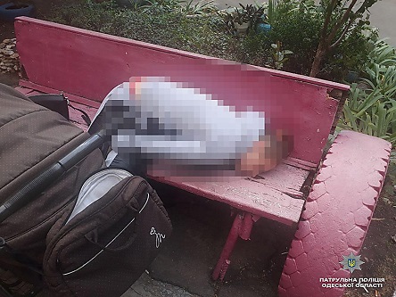 Фото новости: На Одесчине женщина в наркотическом опьянении уснула на улице, оставив своего ребёнка в коляске без присмотра Свежие новости: На Одесчине женщина в наркотическом опьянении уснула на улице, оставив своего ребёнка в коляске без присмотра