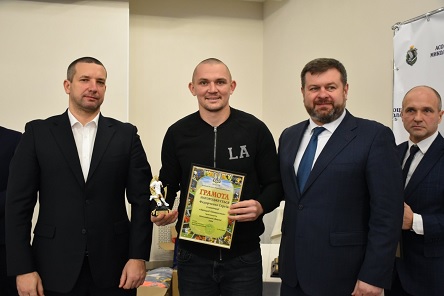 Свежие новости: Нардеп Пасечный предпочел встречу с футболистами вместо собрания по проблемному предприятию на его округе