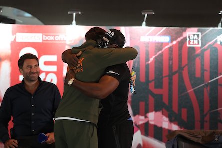 Свежие новости: Александр Усик - Дерек Чисора: Сегодня состоится боксерский поединок