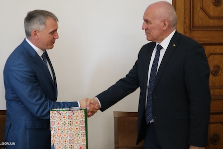 Свежие новости: Олександр Сєнкевич та Надзвичайний і Повноважний Посол Республіки Білорусь в Україні Ігор Сокол обговорили перспективи співробітництва