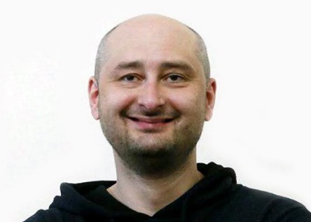Фото новости: Скандальный журналист Аркадий Бабченко уехал из Украины Свежие новости: Скандальный журналист Аркадий Бабченко уехал из Украины