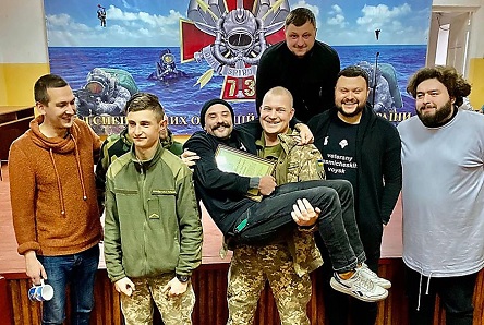 Свежие новости: Победители «Лиги смеха» выступили для очаковских «морских котиков»