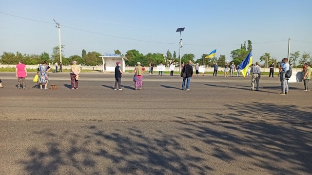 Свежие новости: В Николаевской области жители перекрыли трассу Н-11: требовали ремонта дороги