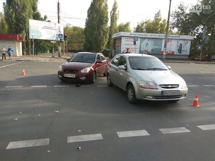 Фото новости: В Николаеве произошло ДТП: Hyundai въехал в Chevrolet Свежие новости: В Николаеве произошло ДТП: Hyundai въехал в Chevrolet