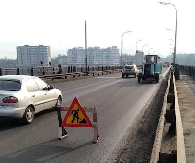 Свежие новости: В Николаеве на дорожном покрытии моста оторвался болт
