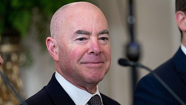 Свежие новости: Міністру внутрішньої безпеки США оголосили імпічмент