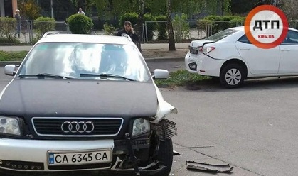 Свежие новости: Диво врятувало дітей: горе-водійка на швидкості влетіла в шкільний майданчик