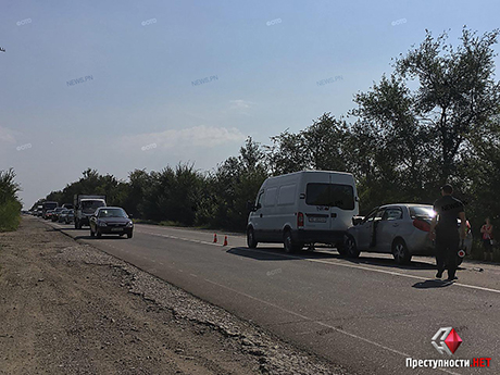Свежие новости: Возле Николаева на одесской трассе столкнулись три автомобиля