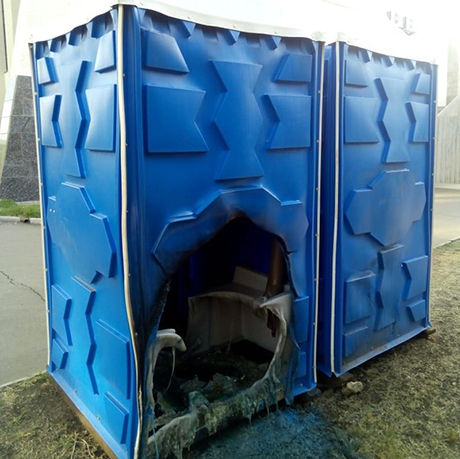 Свежие новости: В Южноукраинске сожгли био-туалеты, установленные за дворцом культуры