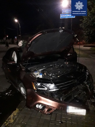 Свежие новости: В Николаеве пьяный водитель разбил Volkswagen