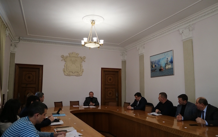 Свежие новости: В мэрии просят, чтобы работающие в порту Николаева предприятия дали деньги на ремонт улиц