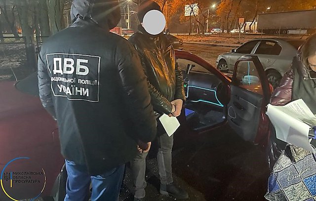Фото новости: Полиция задержала николаевца, который изготовлял наркотики для продажи Свежие новости: Полиция задержала николаевца, который изготовлял наркотики для продажи